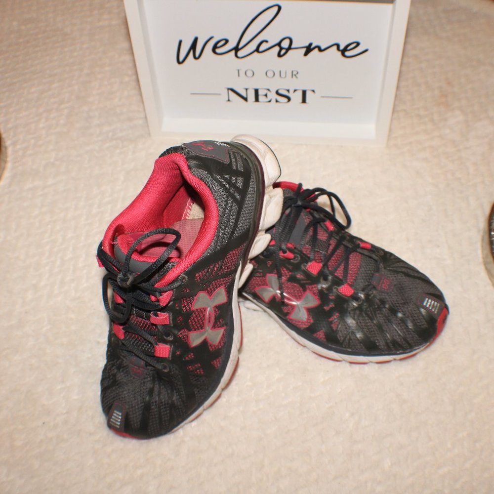 Ladies Under Armour Tennis Shoes